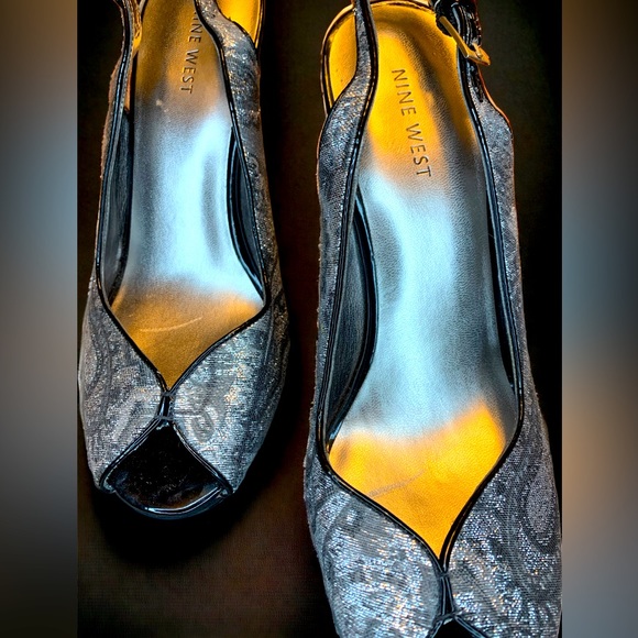 Nine West Silver & Black Stiletto- Size 8 - Picture 4 of 6